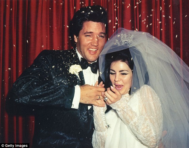 Mit üzen Neked Elvis a tökéletes esküvő érdekében? (#2)