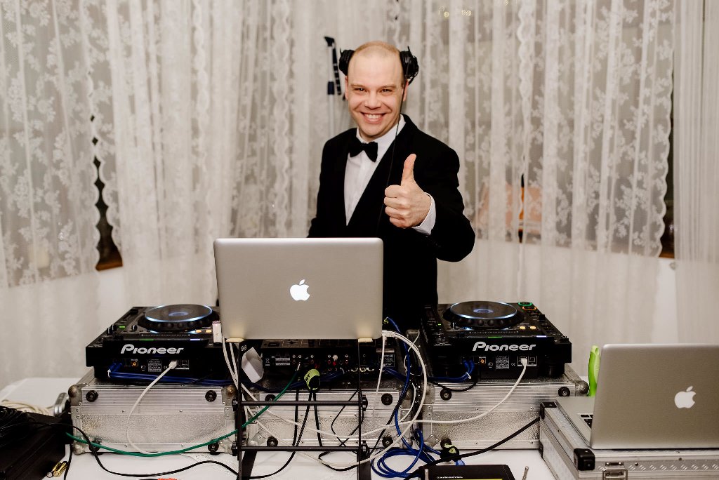 Esküvő DJ árak - vajon mi tartozik bele?